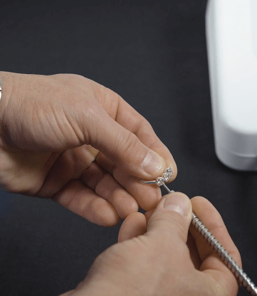 Diamond At A Jewelry Store Makes Bad Financial Sense​